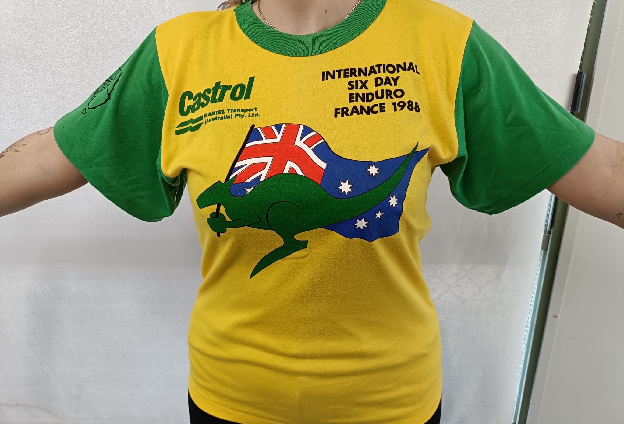 LOT 9 -1988 Aussie Team T shirt - France